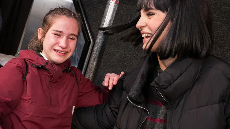 Firma de discos de la cantante Natalia Lacunza, finalista de Operación Triunfo 2018, en la Plaza Baluarte de Pamplona (18). IÑIGO ALZUGARAY