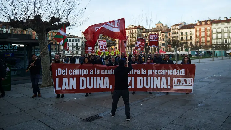 Manifestación en apoyo a los trabajadores de Huerta de Peralta. MIGUEL OSÉS 1