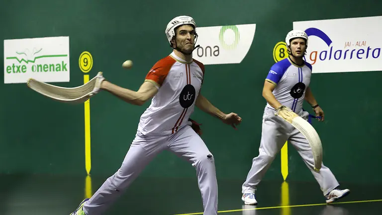 Javier Urriza en acción ante Uterga en la final del Másters individual. Maialen Andrés.