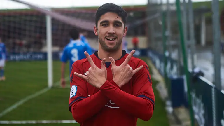 El Osasuna Promesas se enfrenta al Ardoi en las instalaciones de Tajonar. MIGUEL OSÉS 15