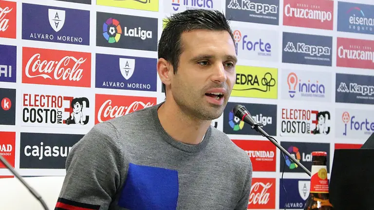 Miguel Flaño en su primera rueda de prensa con el Córdoba CF Twitter