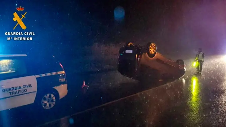 El vuelco en el que ha resultado herido un hombre.jpg