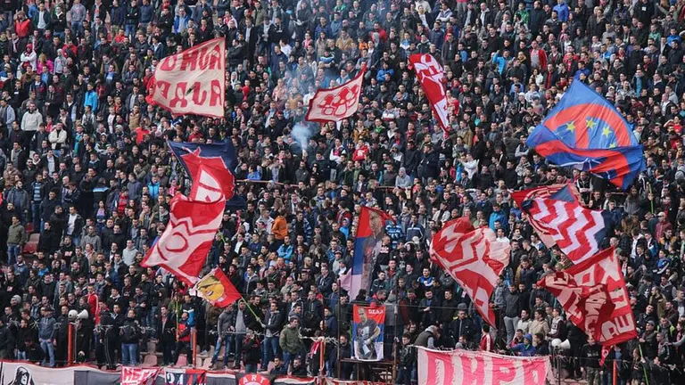 Público en un campo de fútbol ARCHIVO
