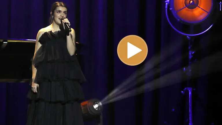 GRAF956. SEVILLA, 02/02/2019.- La cantante Amaia Romero durante la gala de entrega de los Premios Goya 2019 que se celebra esta noche en el Palacio de Exposiciones y Congresos de Sevilla. EFE/Ballesteros.