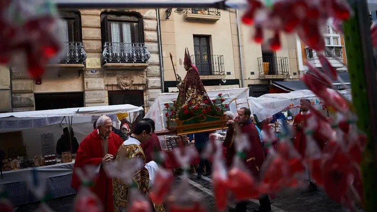 Procesión de San Blas por la Plaza de San Nicolás. PABLO LASAOSA 4