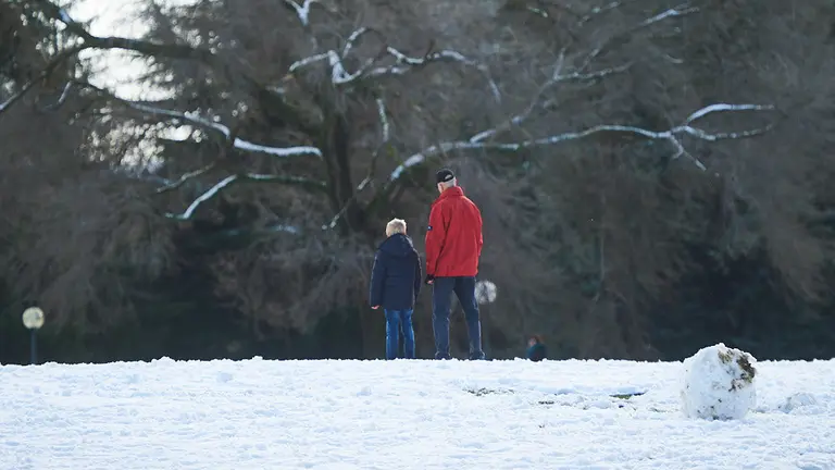 Pamplona despierta nevada en el día de San Blas. MIGUEL OSÉS 12