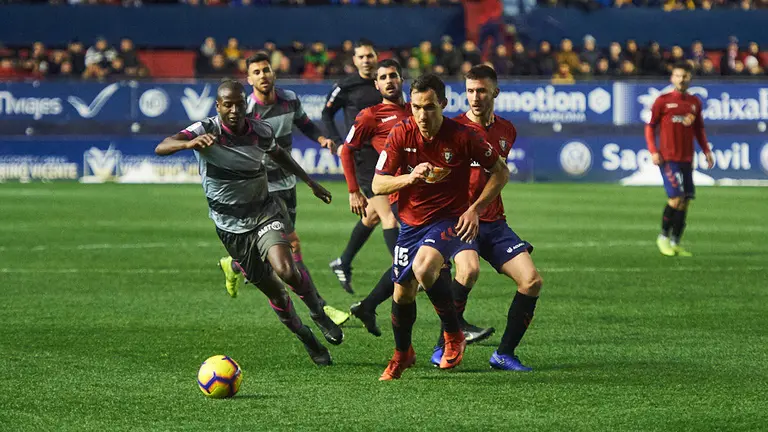 Partido entre Osasuna y Granada correspondiente a la jornada numero 24. MIGUEL OSÉS 10