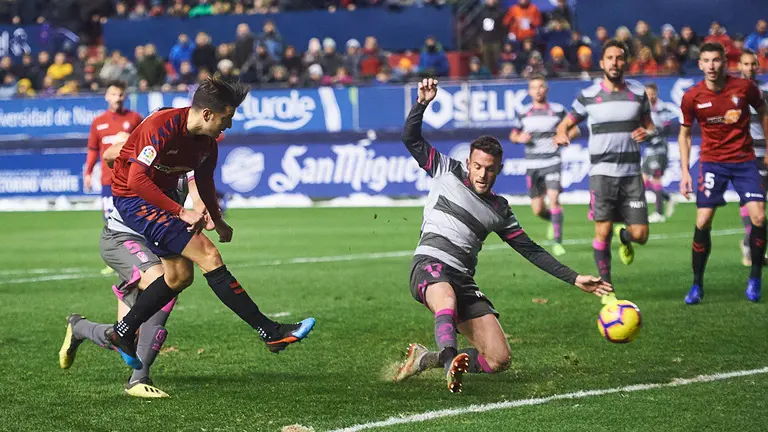 Partido entre Osasuna y Granada correspondiente a la jornada numero 24. MIGUEL OSÉS 11