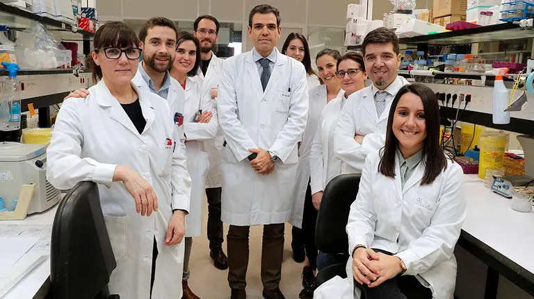 Imagen del equipo investigador de CUN y CIMA. De izq. a dcha. los doctores: Inés López, Adrián Vallejo, María Collantes, Patxi San Martin, Ignacio Gil-Bazo, Silvia Cadenas, Amaia Vilas, Margarita Ecay, Silve Vicent y Marta Román. CEDIDA