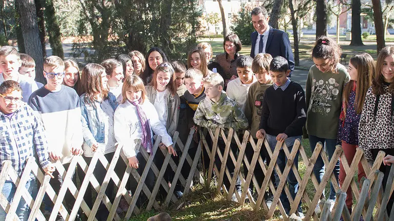 El presidente Pedro Sánchez recibe a los alumnos de sexto de Primaria del colegio San Bartolomé de Marcilla en La Moncloa Foto LA MONCLOA Borja Puig de la Bellacasa