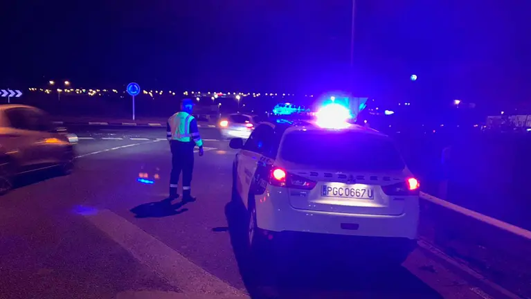 Accidente en la ronda de Pamplona atendido por la Guardia Civil.