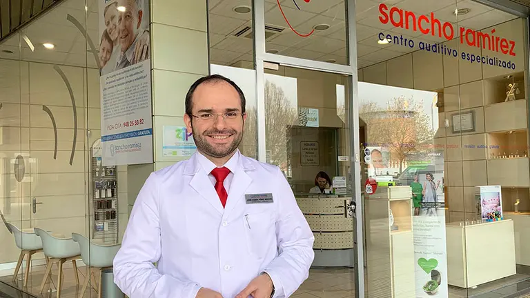 José Mª Pérez Bescos, director técnico del Centro Auditivo Sancho Ramírez de Pamplona.  (1)