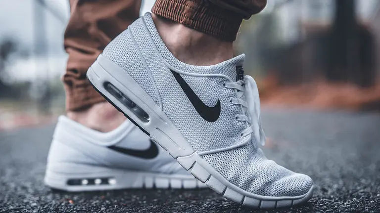 Imagen de unas zapatillas de la marca Nike ARCHIVO