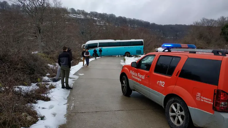 Rescate de un autobús escolar en San Miguel de Aralar POLICÍA FORAL