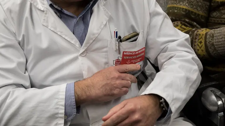 Segunda jornada de huelga de los médicos del Servicio Navarro de Salud-Osasunbidea para reivindicar una mejora de la relación médico-paciente y de sus condiciones laborales. IÑIGO ALZUGARAY (11)