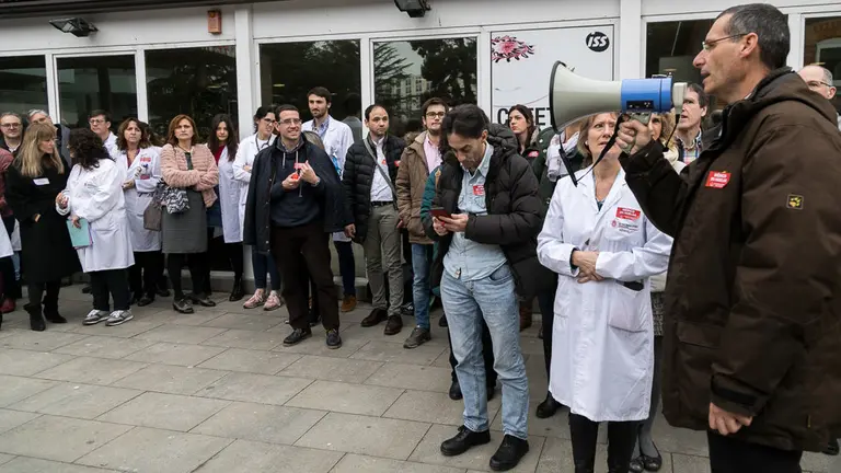 Segunda jornada de huelga de los médicos del Servicio Navarro de Salud-Osasunbidea para reivindicar una mejora de la relación médico-paciente y de sus condiciones laborales. IÑIGO ALZUGARAY (26)