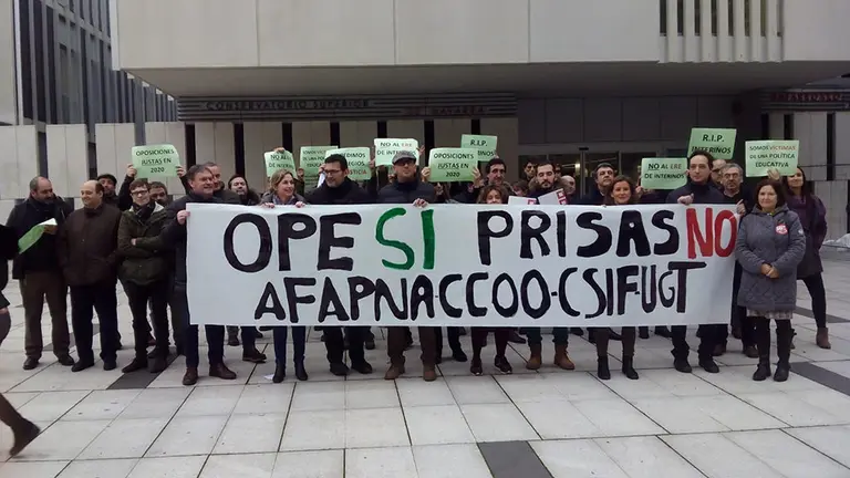 Concentración convocada por UGT para pedir que se pospongan las oposiciones de catedráticos del Conservatorio Superior de Navarra Foto UGT