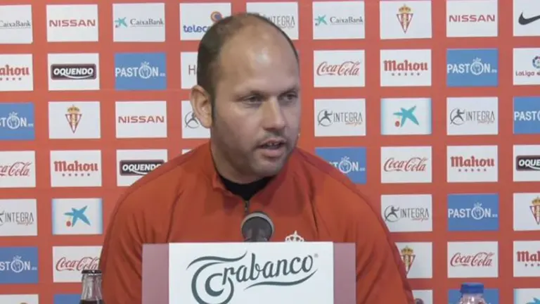 José Alberto López, entrenador del Sporting, en rueda de prensa.