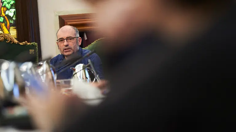 Joxe Abaurrea, de EH Bildu durante una intervención en el pleno del Ayuntamiento de Pamplona. PABLO LASAOSA