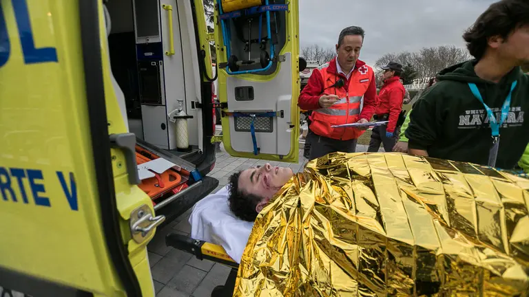 Simulacro del descarrilamiento de un tren, realizado en la Universidad de Navarra dentro de las Jornadas Interactivas de Cirugía para Estudiantes (51). IÑIGO ALZUGARAY