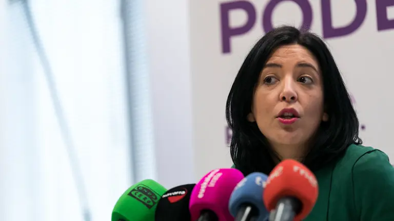 El candidato a la Presidencia de Navarra, Mikel Buil, la diputada Ione Belarra y la senadora Idoia Villanueva, comentan las enmiendas de Podemos a los Presupuestos Generales del Estado. IÑIGO ALZ (26)