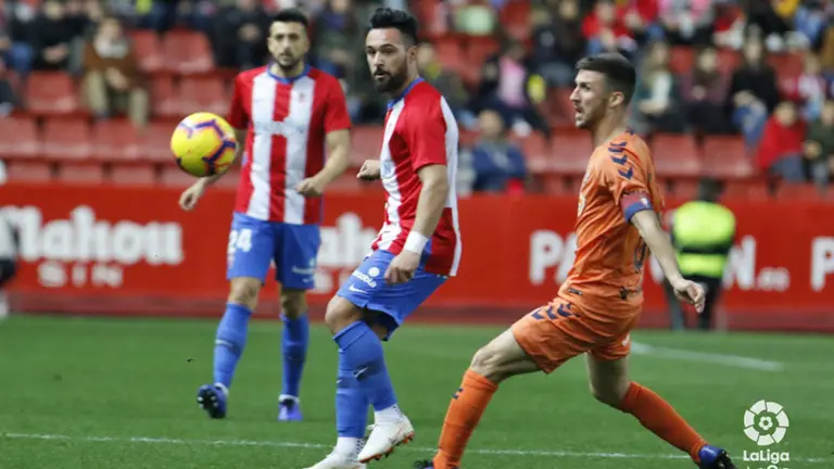 Imagen del Real Sporting - C.A. Osasuna en el estadio El Molinón. LA LIGA123