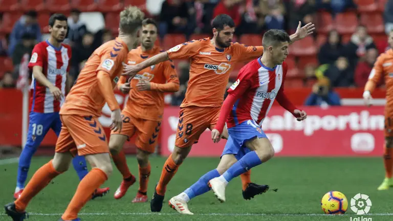 Imagen del Real Sporting - C.A. Osasuna en el estadio El Molinón. LA LIGA123