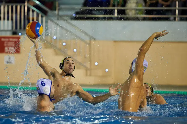 El Waterpolo Navarra se enfrenta al CN cataluña en las instalaciones de Amaya. MIGUEL OSÉS 17