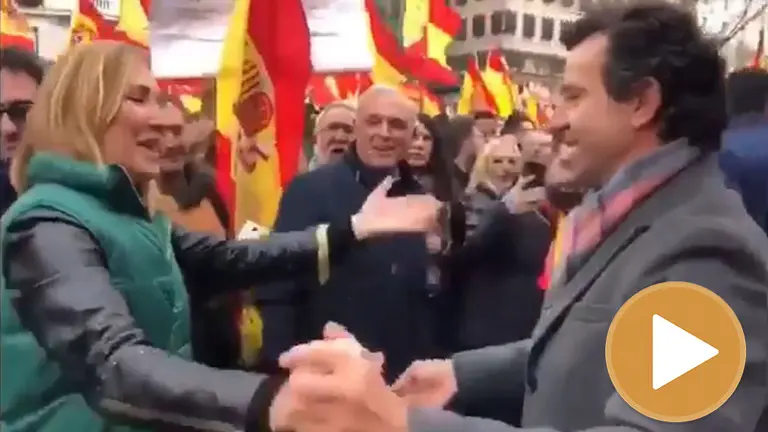 Ana Beltrán junto al presidente del PP de Baleares bailando en la manifestación de Colón FACEBOOK PP player