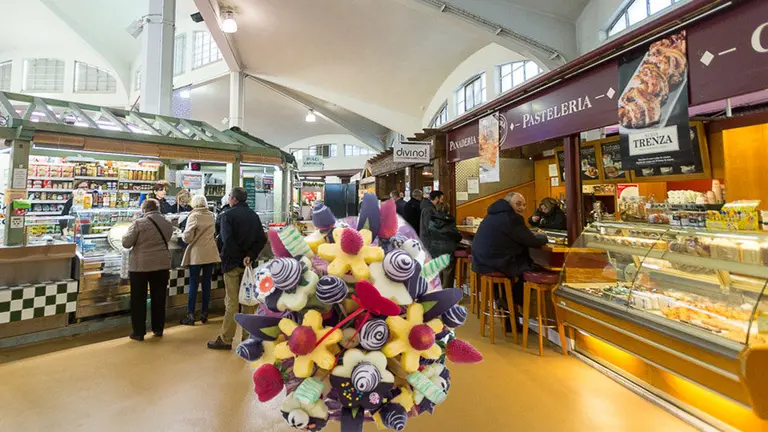 Imagen de uno de los centros frutales de chocolate como el que se sorteará este fin de semana en los mercados municipales de Ermitagaña, Ensanche y Santo Domingo ARCHIVO