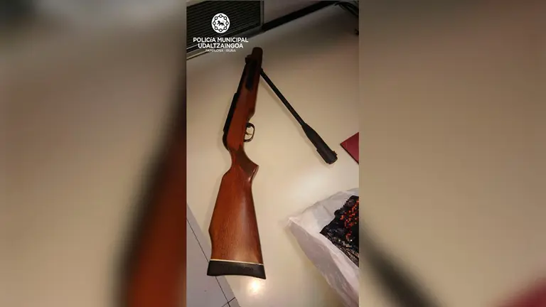 Carabina decomisada en Pamplona. CEDIDA