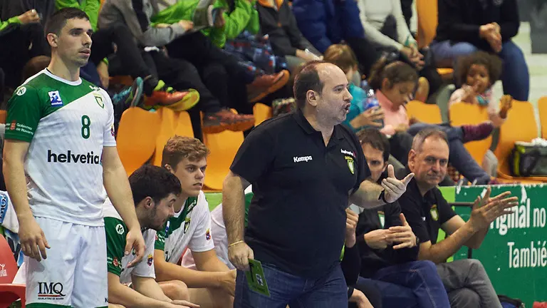 Iñaki Ániz. El Helvetia Anaitasuna se enfrenta en Pamplona al Fraikin Bm. Granollers. PABLO LASAOSA 9