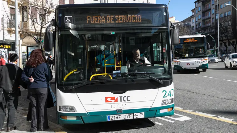 Huelga de los trabajadores del servicio de villavesas de transporte comarcal de Pamplona (08). IÑIGO ALZUGARAY