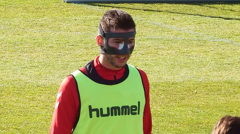 David García con la mascarilla protectora en Tajonar.