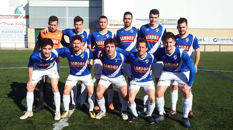 Equipo titular del Ablitense en el estadio Oberena