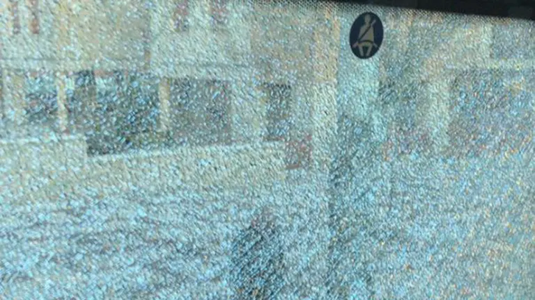 Imagen del autobús de aficionados de Osasuna agredido en Soria TWITTER