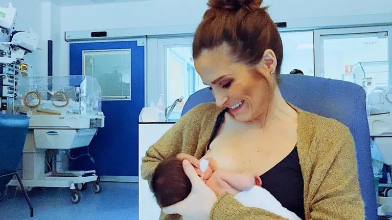 La navarra Verdeliss junto a su hija recién nacida INSTAGRAM