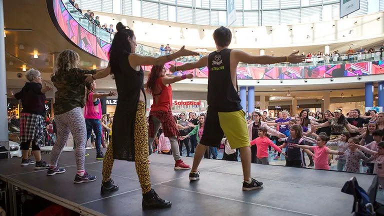 Masterclass de zumba celebrada en Itaroa con una recaudación de fondos para la ONG Regalos de corazón Fotos: CENTRO COMERCIAL ITAROA