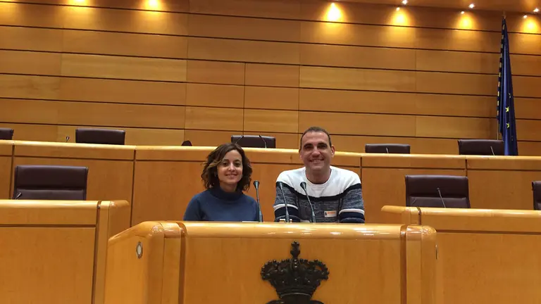 Los padres de Izan asisten a una sesión del Senado para preguntar por su hijo. FACEBOOK