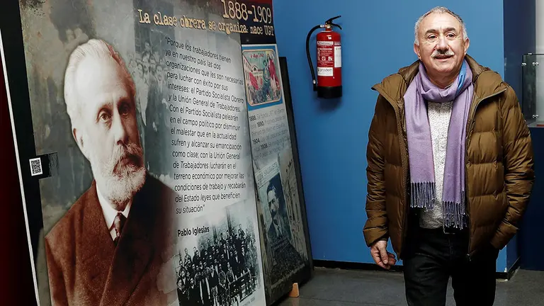 GRAFCAV1804. PAMPLONA, 21/02/2019.- El secretario general de la UGT, Pepe Álvarez, ha pedido este jueves al Gobierno de Pedro Sánchez que "cumpla sus compromisos con los trabajadores y los sindicatos" y no acabe la legislatura sin que se desmonten "aspectos fundamentales de la reforma laboral del PP". Álvarez, quien ha participado en Pamplona en la apertura de una exposición sobre el 130 aniversario de la fundación del sindicato, ha pedido que, antes de que acabe la legislatura, se publiquen en el BOE aspectos que están "prácticamente cerrados con el Ministerio de Trabajo".EFE/ Jesús Diges