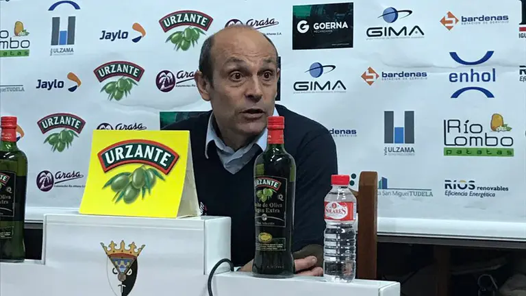 José Mari Lumbreras en rueda de prensa en Tudela. Twitter CD Tudelano.