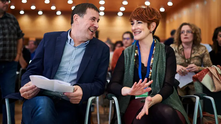 El coordinador general de Bildu, Arnaldo Otegui, junto a la candidata al gobierno de Navarra por Bildu Bakartxo Ruiz. MIGUEL OSÉS