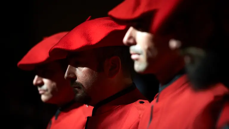 La presidenta del Gobierno de Navarra, Uxue Barkos, preside el acto de celebración de la fiesta de la Policía Foral. MGUEL OSÉS