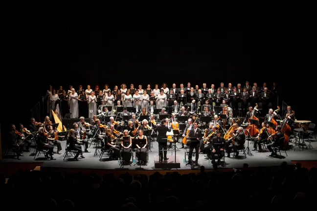 La Orquesta Sinfónica de Navarra, el Orfeón Pamplonés y la Coral de Cámara de Pamplona en el Museo Universidad de Navarra. MANUEL CASTELLS
