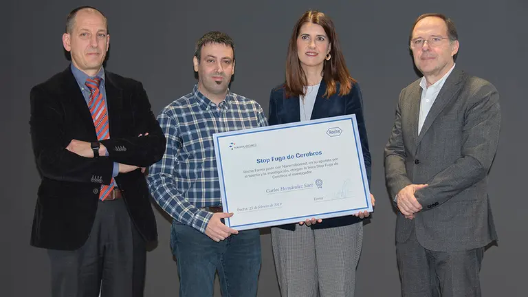 Carlos Hernández Sáez continuará con su labor investigadora en Navarrabiomed gracias a la beca ‘stop fuga de cerebros’ de Roche Farma España GOBIERNO DE NAVARRA