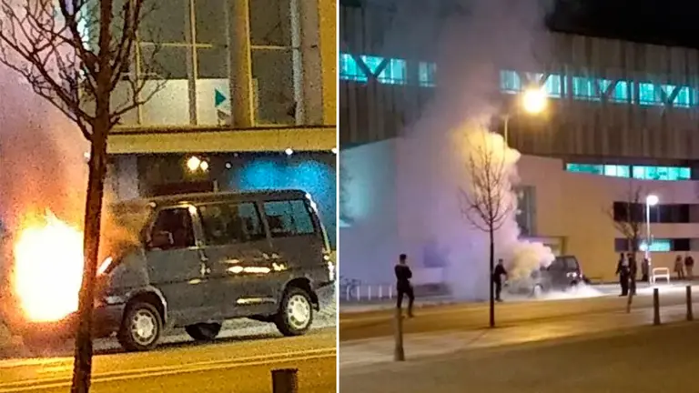 Un vehículo arde de forma fortuita en una de las accesos peatonales al Complejo Hospitalario de Navarra NAVARRACOM