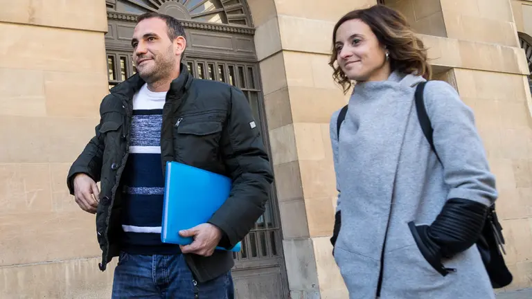 La familia de Izan, el niño de Tudela con síndrome de Duchenne, tras la reunión con la presidenta del Gobierno de Navarra, Uxue Barkos, en el Palacio de Navarra (04). IÑIGO ALZUGARAY