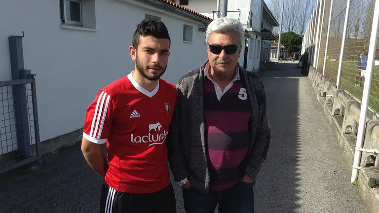José García junto a su padre Julián en Tajonar.