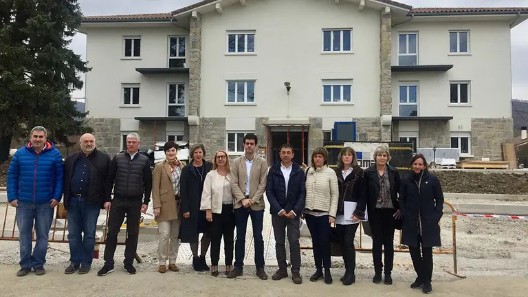 Visita a las obras de la nueva agencia de empleo de Alsasua, que se ubicará en la Casa de Camineros y repite el modelo de agencia integral de trabajo que se ha implantado en el centro Iturrondo de Burlada GOBIERNO DE NAVARRA