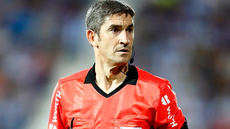 El árbitro navarro internacional Alberto Undiano Mallenco. Foto web RFEF.